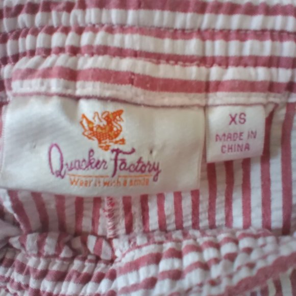 Quacker Factory Seersucker Striped Capris - Picture 6 of 7